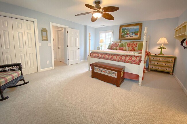 Building Photo - Beautifully FURNISHED Off Season 3bd/2.5 BA Single Family Home