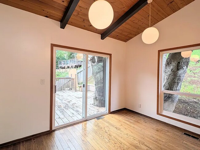 Building Photo - 128 Bothin Rd