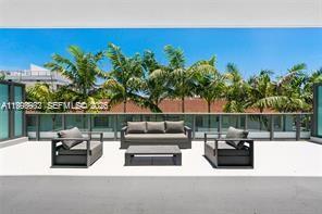 Building Photo - 9901 W Bay Harbor Dr