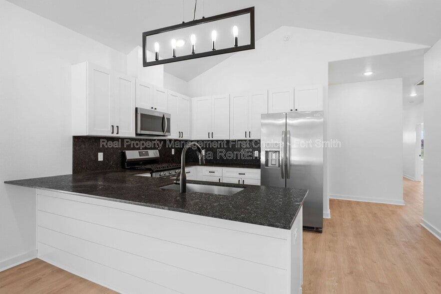 Building Photo - 8705 Cantera Dr