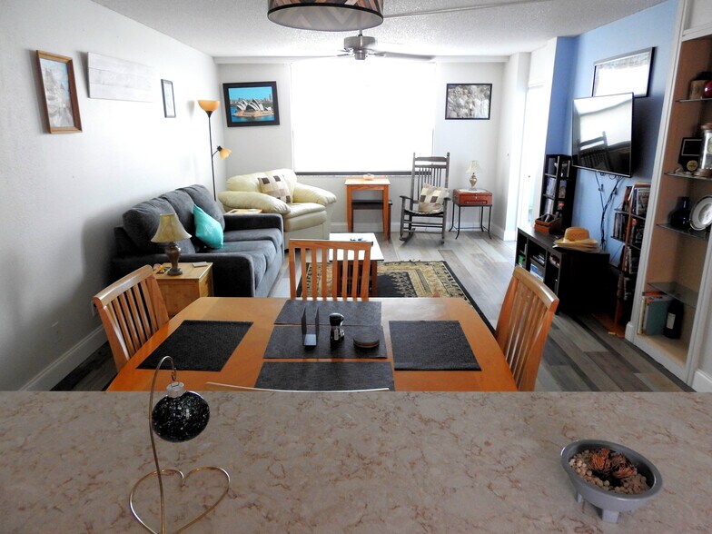 Building Photo - 2620 Cove Cay Dr