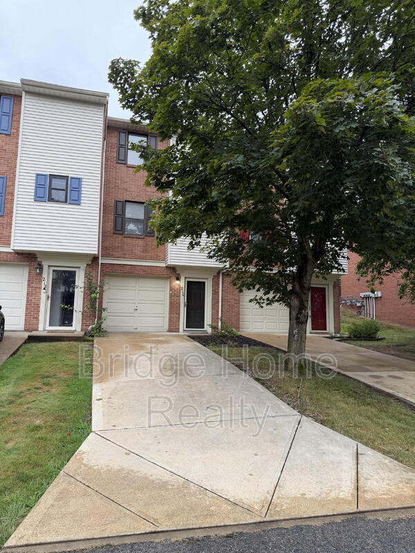 Building Photo - 210 Woodhaven Dr