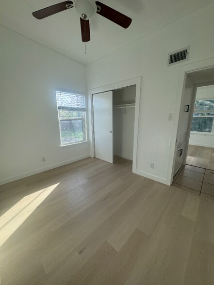 Primary Photo - 5000 Cottonwood Cir