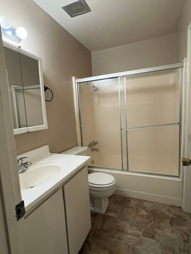 Building Photo - 2405-2409 S Whitney Blvd