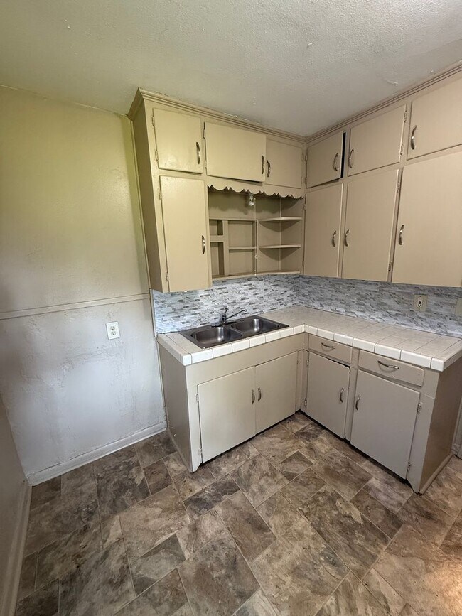 Building Photo - 3 Bedroom, 1 Bathroom Home for Rent