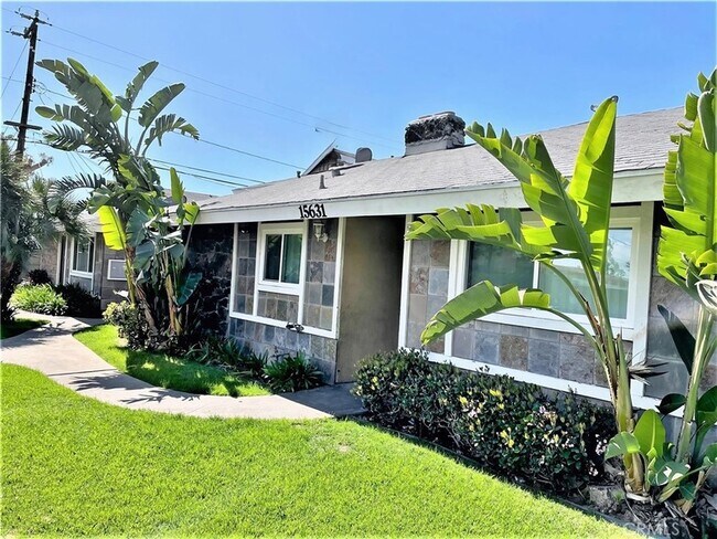 Building Photo - 15641 Tustin Village Way