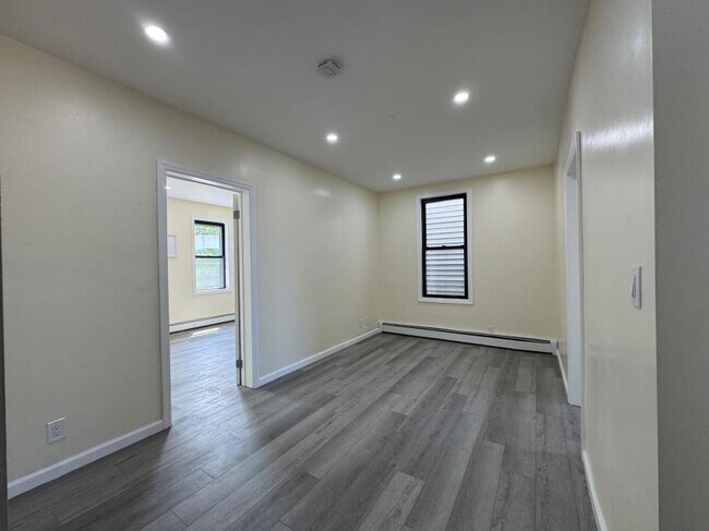 Building Photo - 2 bedroom in Brooklyn NY 11211