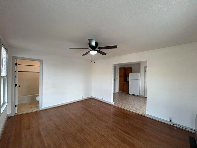 Building Photo - 23 Elm St