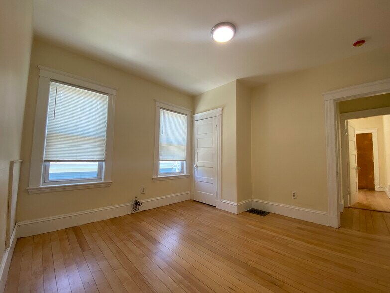 Building Photo - 65 Wareham St