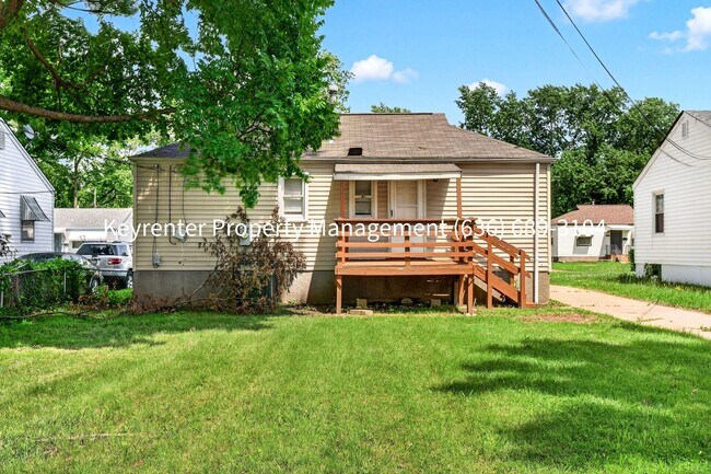 Building Photo - Charming Rehabbed 2-Bedroom Home