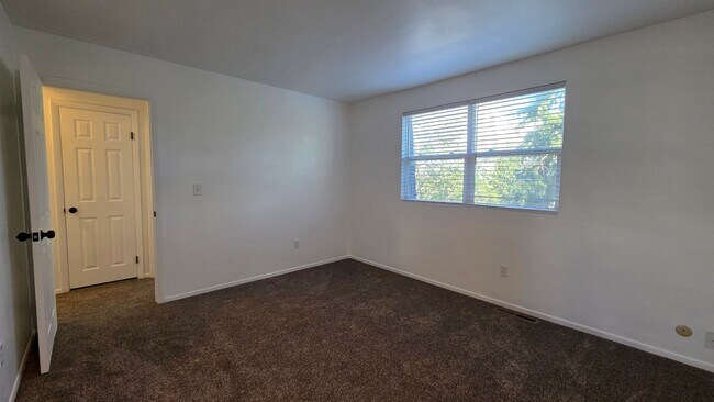 Building Photo - 2205 Friendship Cir
