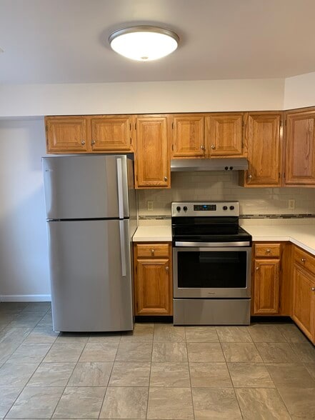 Building Photo - 158 Melrose Ln