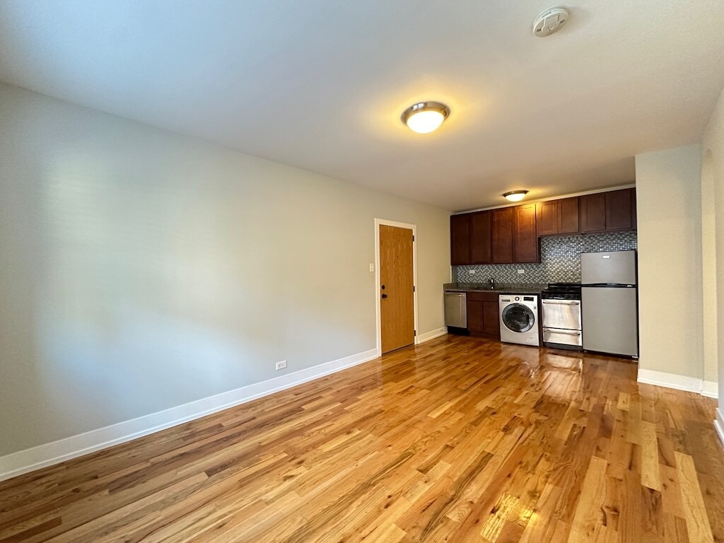 Building Photo - 562 W Arlington Pl