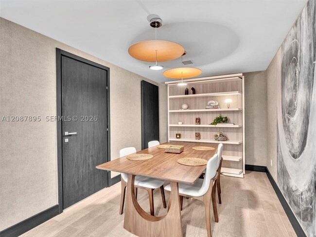 Building Photo - 1300 Brickell Bay Dr