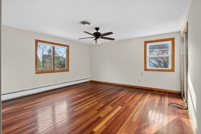 Building Photo - 352 Rahways Rd