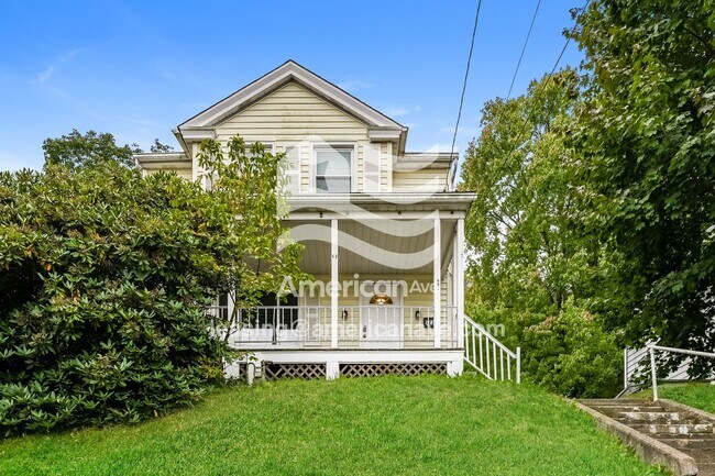 Primary Photo - 1217 Wade St