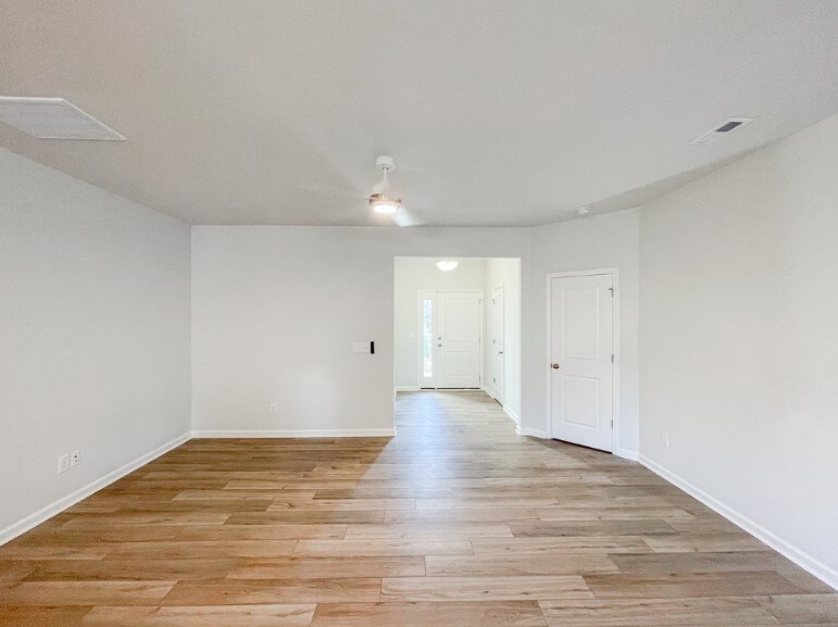 Building Photo - 612 Glen Clova Dr