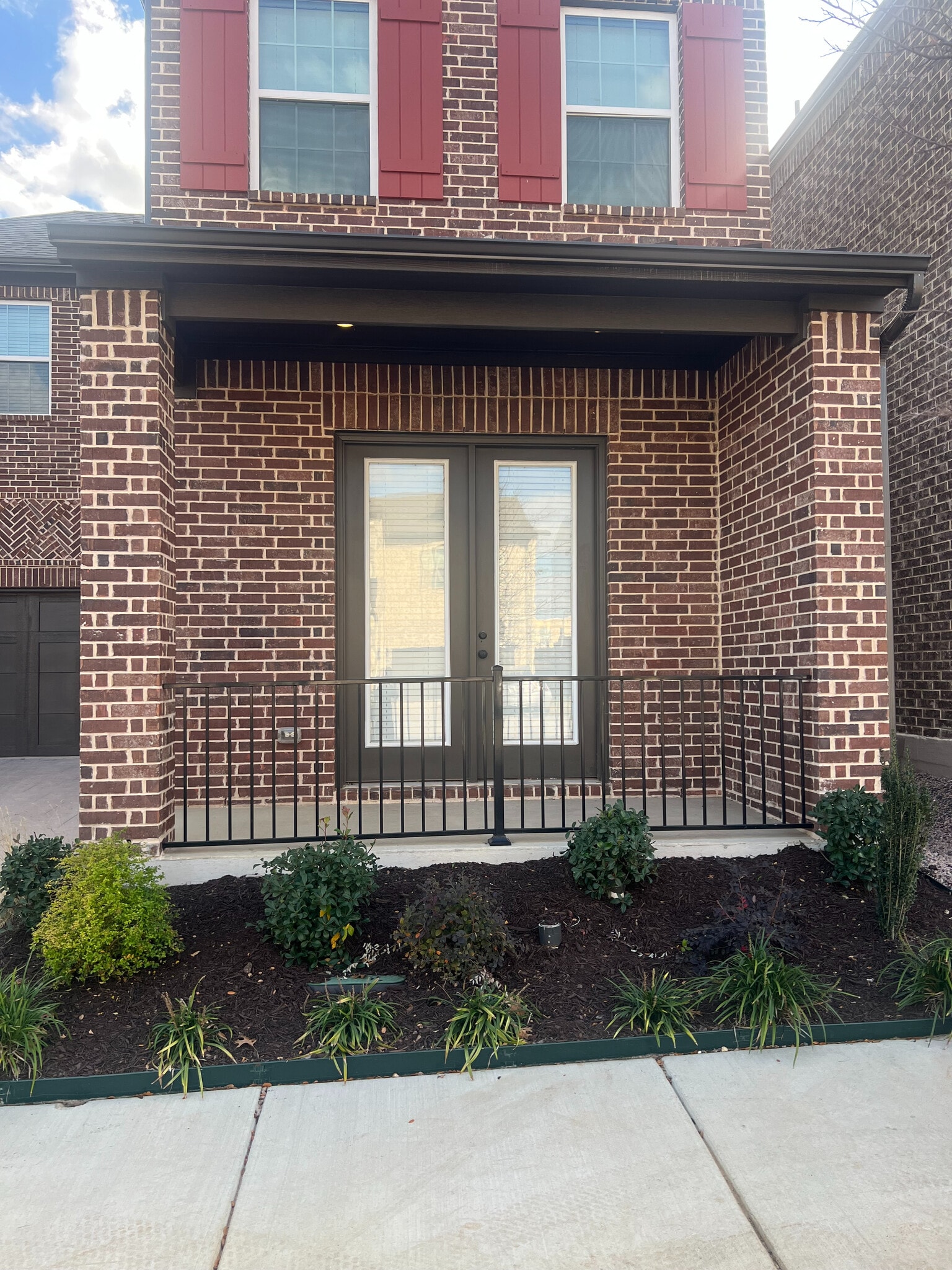 Building Photo - Room in House on Jones Dr