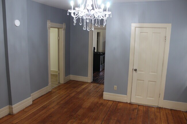 Primary Photo - 1684 N Franklin Pl