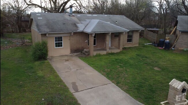 Building Photo - Charming 4-Bedroom Home with Spacious Yard!