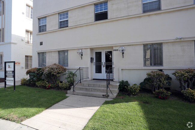 Building Photo - 660 S. Cloverdale Ave.