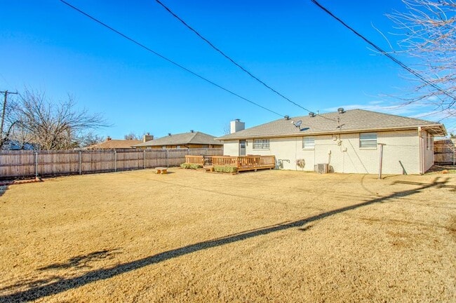 Building Photo - 144 Marilyn Ave