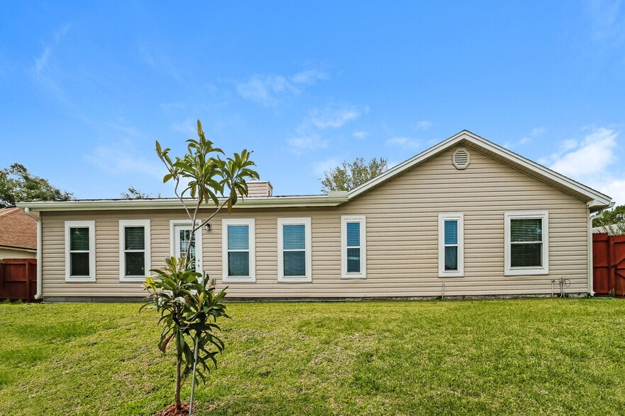 Building Photo - 8351 Morning Glory Rd N
