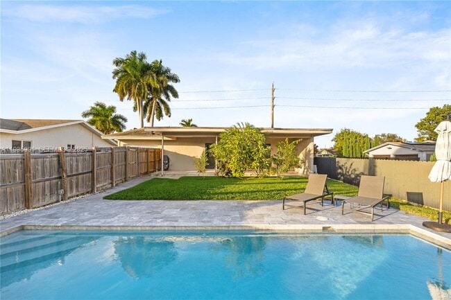 Building Photo - 218 SE 2nd St