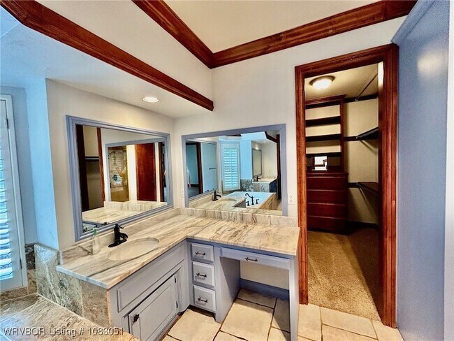 Building Photo - 1801 Oak Forest Dr
