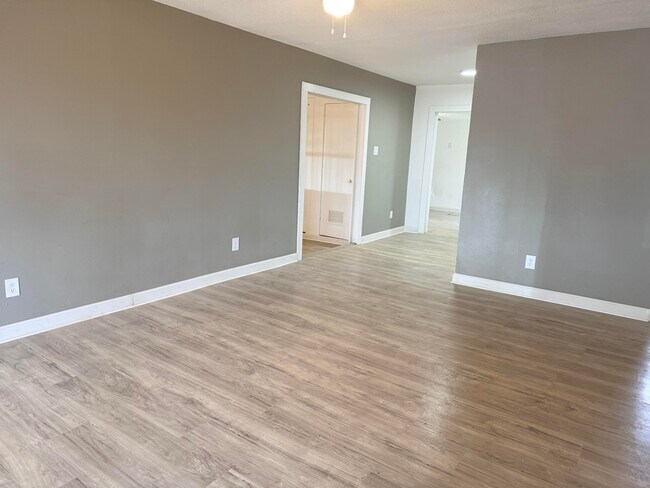 Building Photo - 1801 E 2nd St