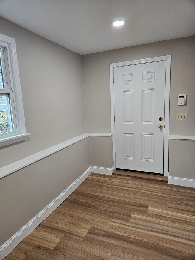 Building Photo - 9 Baxter Cir