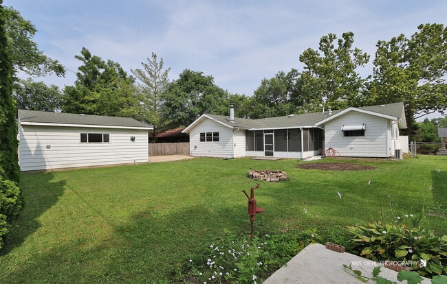 Building Photo - 455 Morgan Ln
