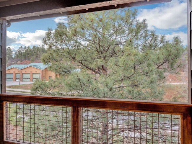 Building Photo - Charming 3BR Condo in Flagstaff