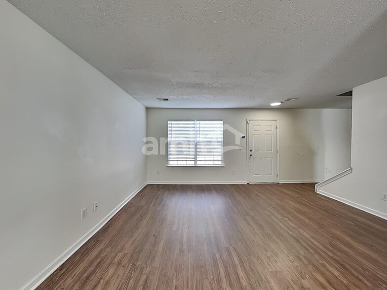 Building Photo - 505 Kingsman Ln