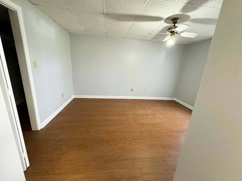 Large Bedroom with Spacious Closet - 986 Level Creek Rd