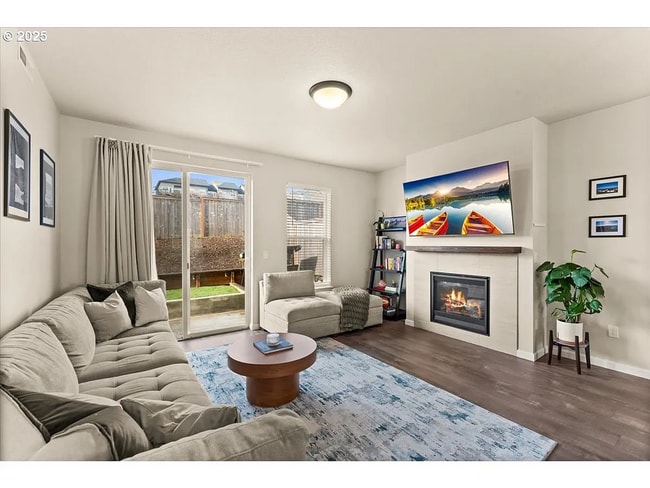 Building Photo - Modern Comfort Meets Convenience in Happy ...