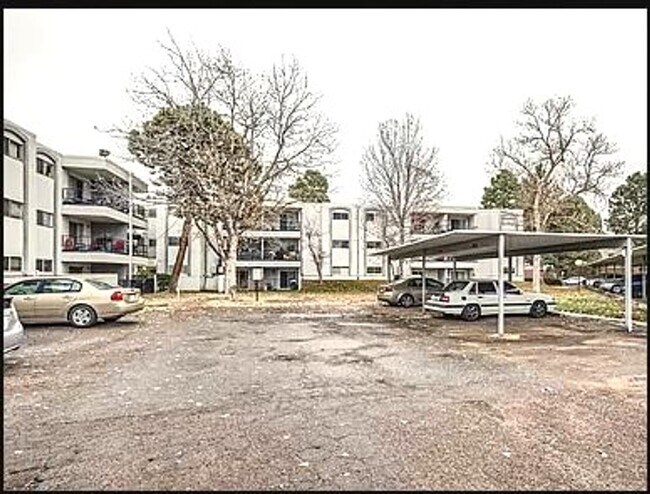 Building Photo - 2375 S Linden Ct