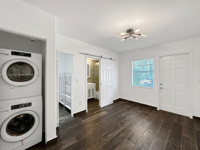 Building Photo - 901 Euclid Ave