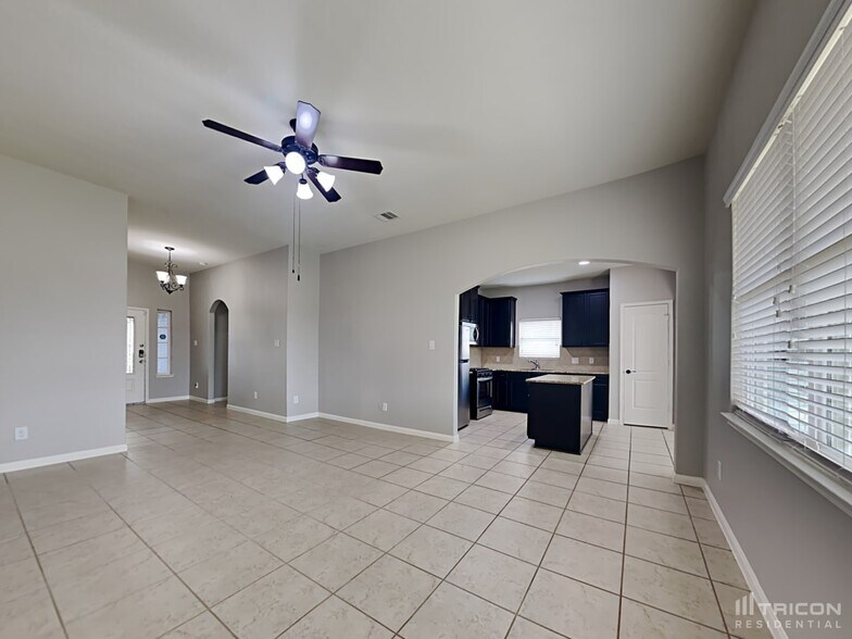 Building Photo - 7627 Daisy Port Ln