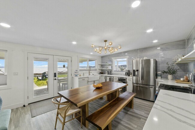 Building Photo - 260 E Driftwood Shores Rd