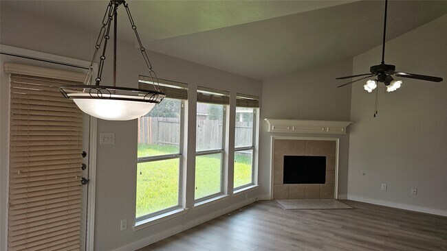 Building Photo - 18015 Willow Cliff Ln
