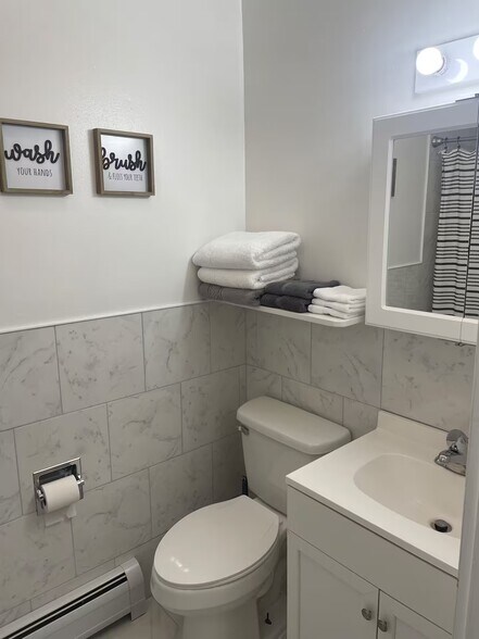 Bathroom - 404 W Clinton St