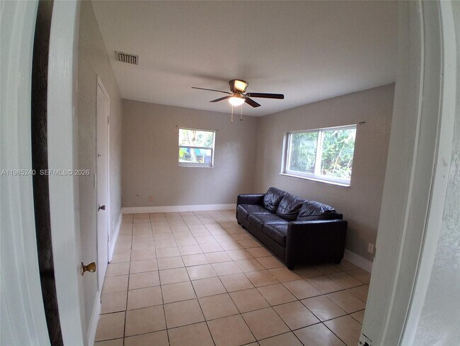 Building Photo - 880 NW 129th St