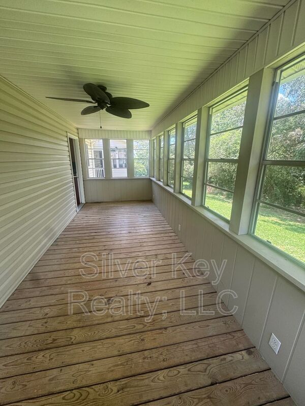 Building Photo - 136 S Matlock Ave