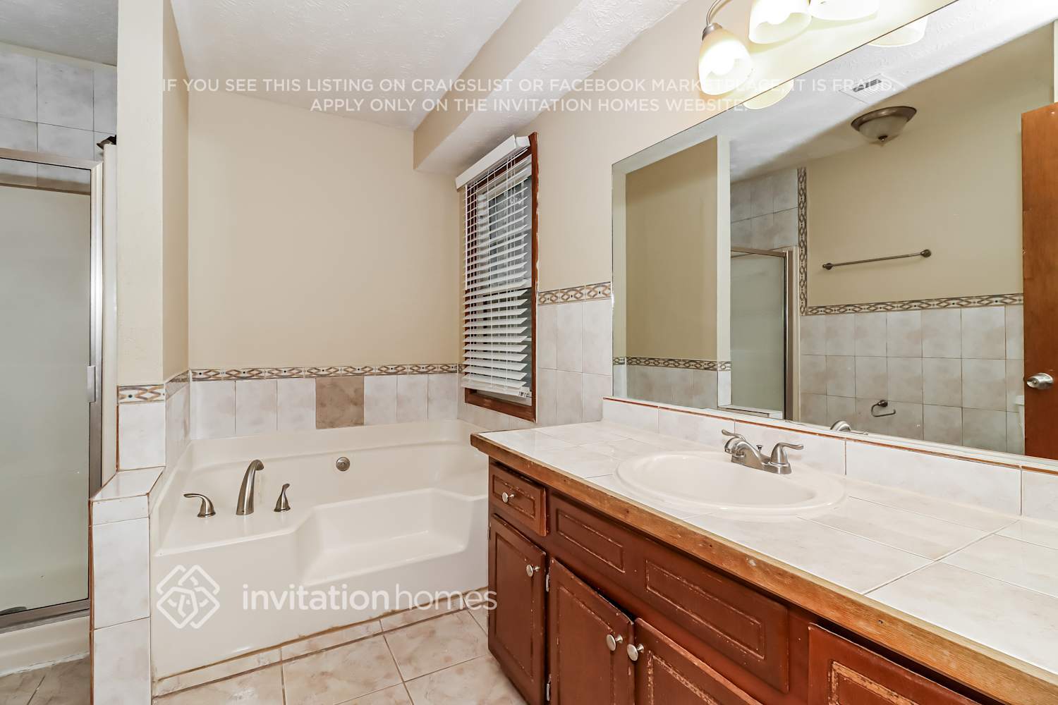 Building Photo - 3142 Country Lake Dr