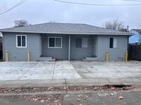 Building Photo - NICE UPDATED DUPLEX IN SACRAMENTO!!