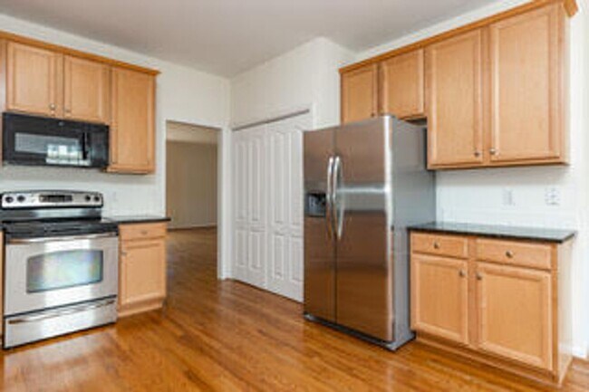 Building Photo - Spacious, Large, Luxury 3 Bedroom Townhouse in Hockessin, Delaware