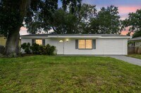 Building Photo - 1833 Knollwood Dr