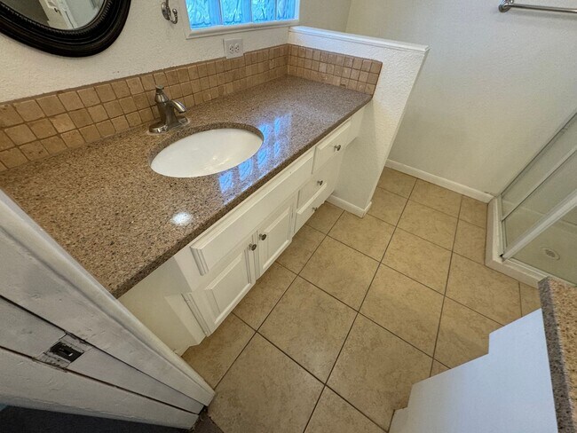 Building Photo - Stunning home located near Frank Higginbot...