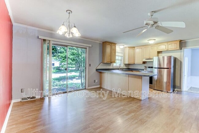 Building Photo - 5025 Pine Needles Dr